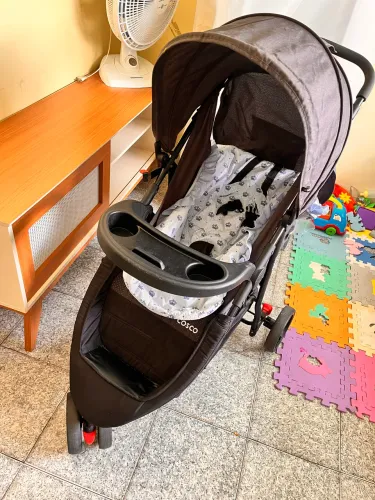 Vendo carrinho de bebê. Semi novo em bom estado de uso