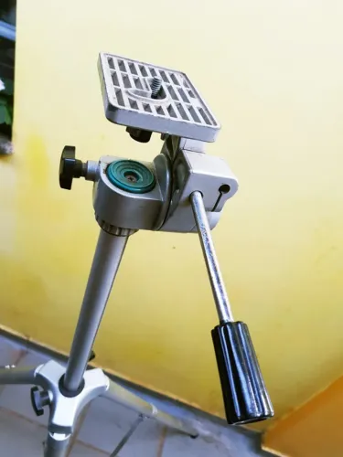 Tripé Fotográfico em Metal