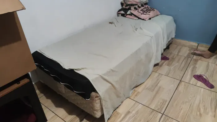 Cama de solteiro com colchão