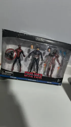 Lote Figuras de ação Capitão América: Guerra Civil Marvel Legends completo