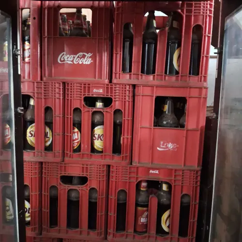 Engradado e vazilhames de cerveja