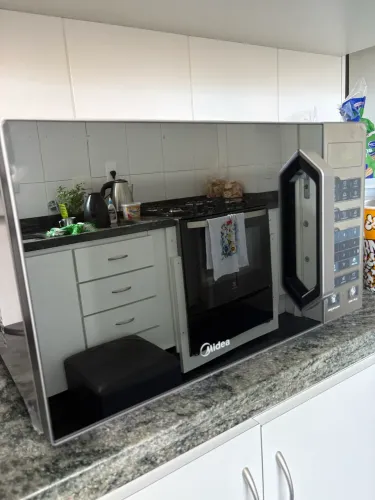 Micro-ondas Midea espelhado 