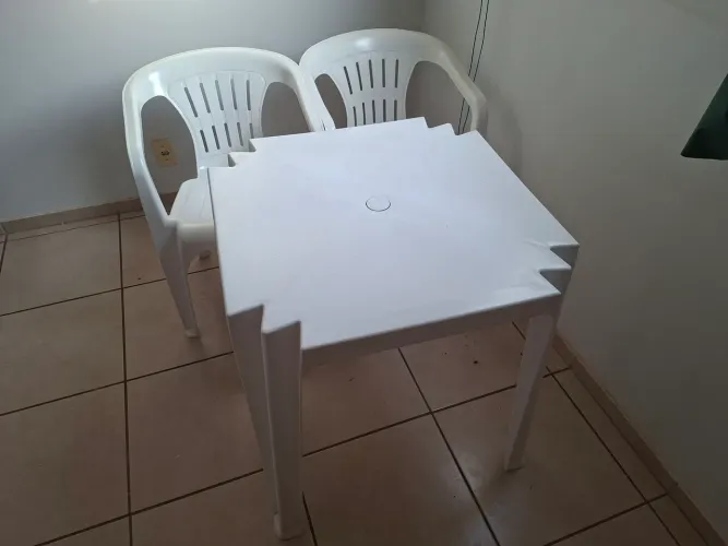 Jogo de mesa e cadeira