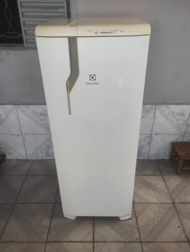 Geladeira Electrolux 240 litros $600