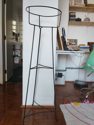 Suporte se planta tripé
