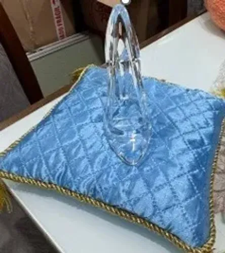 Almofada com sapatinho para festa de cinderela