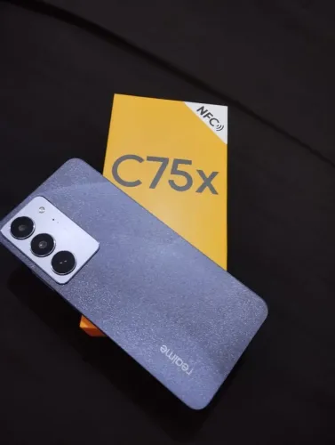 Realme C75X (128GB/6GB RAM)<br><br>Sem marcas de uso