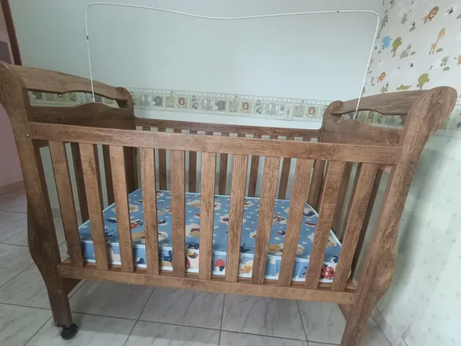 Berço estilo americano com colchão Ortobom 