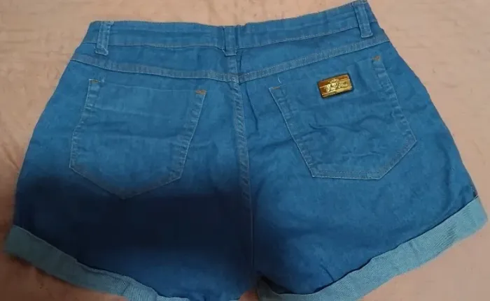 Roupas usadas em bom estado de conservação