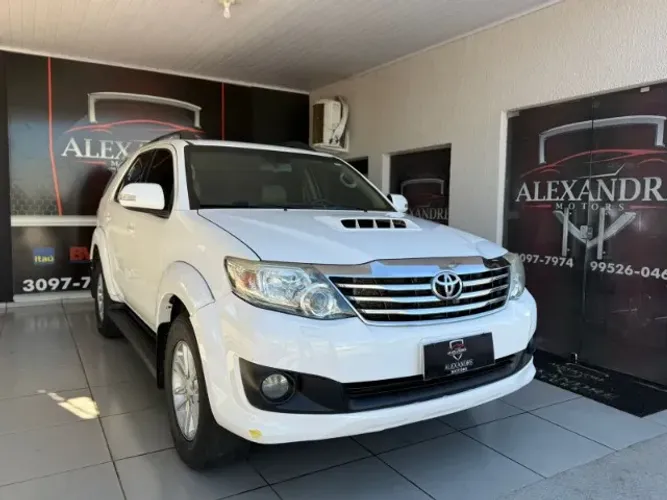 Toyota Hilux SW4 SRV D4-d 4X4 3.0 TDI Dies. AUT 2014
