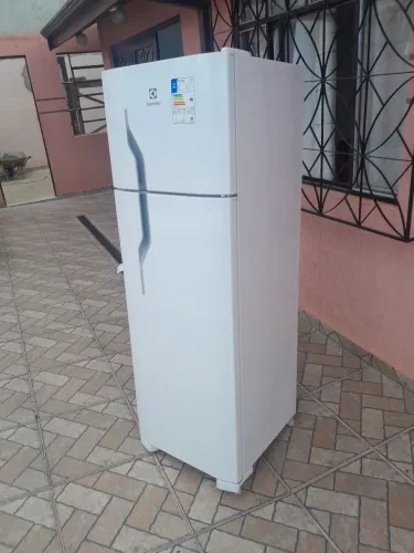 Geladeira Electrolux 260L 110v Super nova
