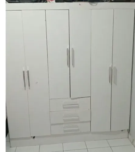 Guarda roupa branco 6 portas e 3 gavetas