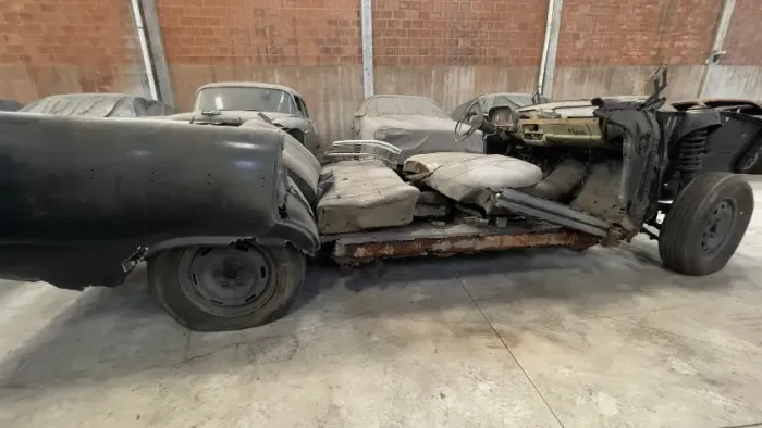 Projeto de carro antigo para retirada de peças