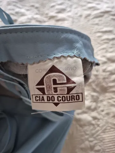 Lindo vestido de couro azul