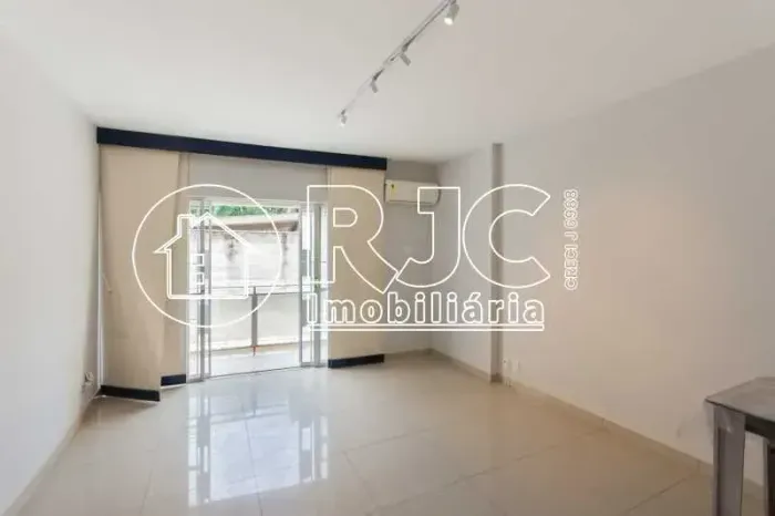 Tijuca - rua João Alfredo. Apartamento 98m², reformado, 2 quartos c 1 suíte, 2 vagas de ga