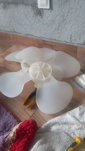Vendo hélice para ventilador de mesa delta Premium 