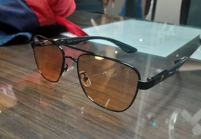 Óculos Ray-Ban Ferrari inspired.
