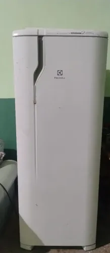 Geladeira Electrolux ( Com defeito )