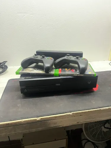  Xbox One 500GB + Kinect + 2 Jogos + *2 controles* - Leia a descrição