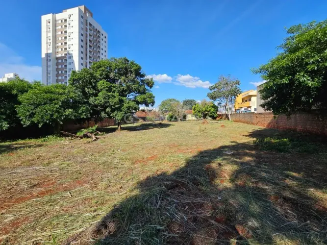 Terreno à venda no bairro Aurora, em Londrina