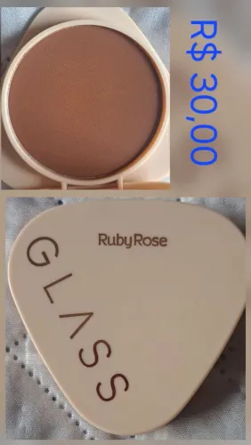 Maquiagem Ruby Rose