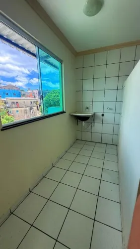 Alugo ótimo apartamento com varanda e garagem 