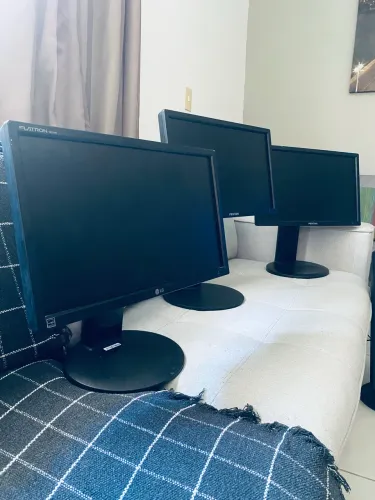 Monitor LG de 20 polegadas