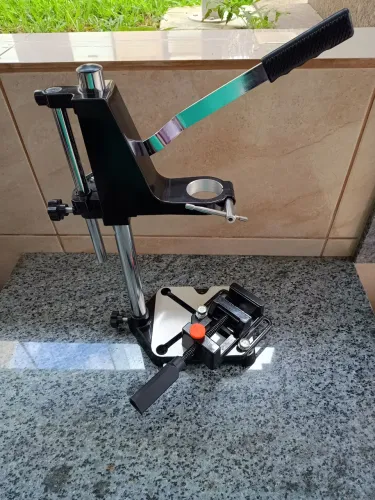 Vendo suporte para furadeira com morsa, nova da marca SPARTA.