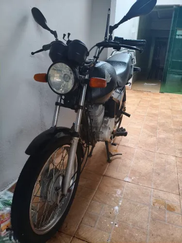 Moto bem conservada só pega e anda 