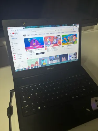 Vendo notebook positivo com carregador