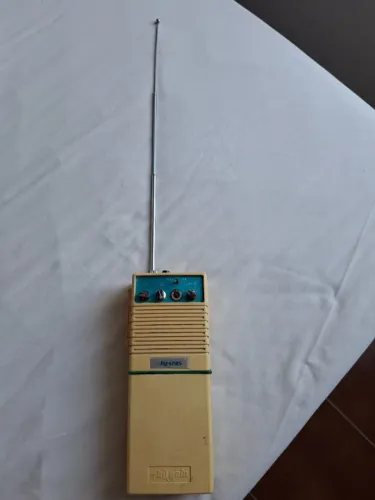 RÁDIO - UHF - VHF (????) 100 Reais