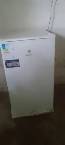 Frigobar seminovo (900 reais)