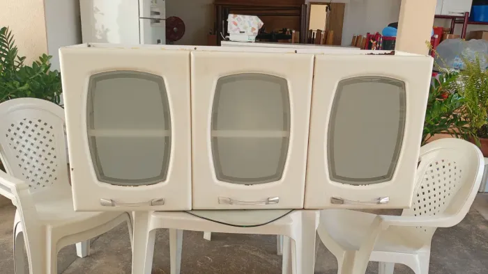 Armário de aço para cozinha Itatiaia , 3 portas com vidro , branco,bem conservado 