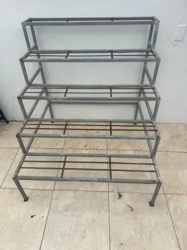 estrutura de ferro para plantas e afins
