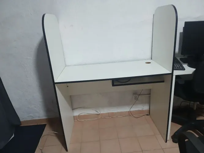 Vendo mesas para escritório em ótimo estado