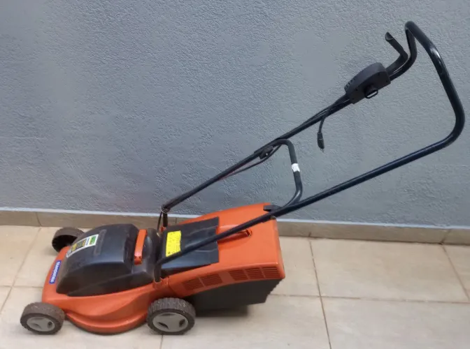 Cortador de grama elétrico 1300w com coletor