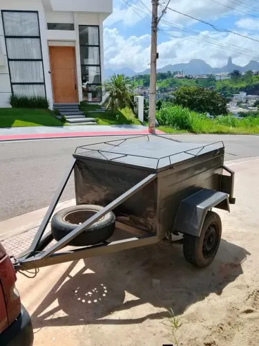 Reboque fechado