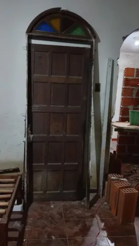 Porta e janela madeira de lei demoliçao