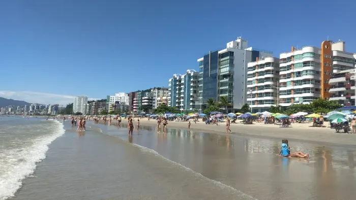 ITAPEMA Alugo apartamento 2 dormitórios 1 Suíte 70 metros do Mar