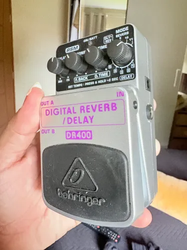 Pedal Digital Reverb/Delay Behringer - Violão 