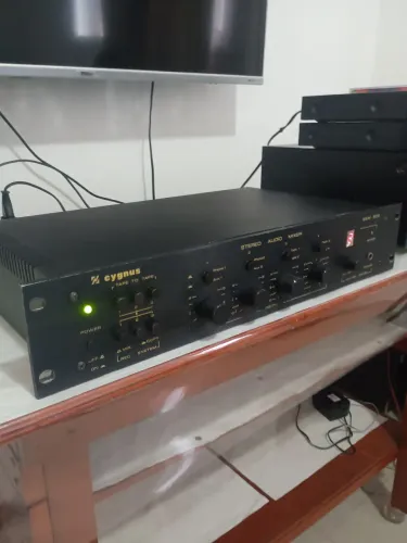 Mixer SAM 800 padrão rack revisado