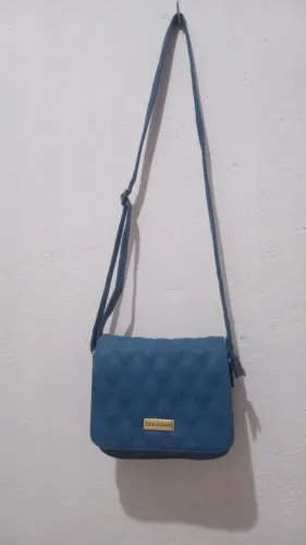 Bolsa Matelassê Transversal Azul Feminina