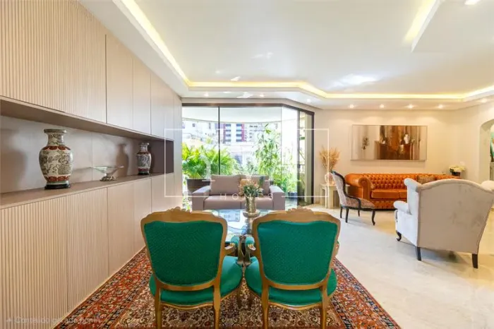 Apartamento com 243.0 m², à venda no bairro Jardim Paulista.