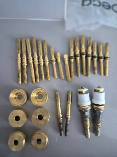Kit prolongadores Deca e peças hidráulicas (lote)