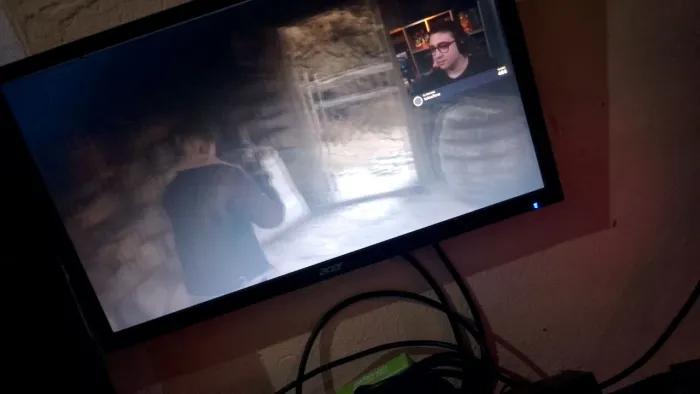 Vendo dois monitores juntos