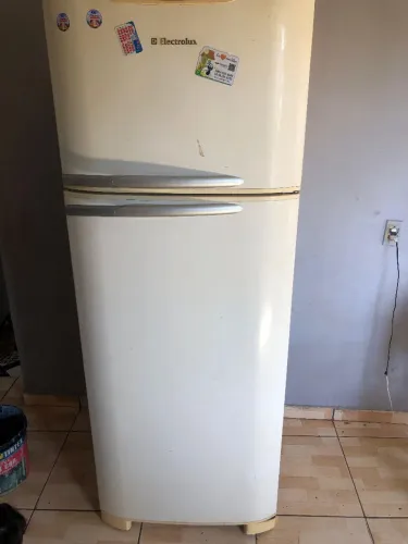 Geladeira 2 portas frosfree gelando perfeitamente entrego