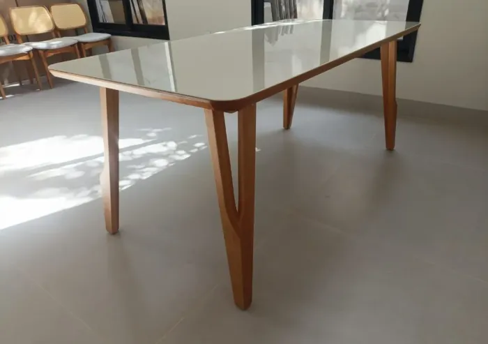 Mesa de jantar para 6 cadeiras madeira maciça ( sómente a mesa )