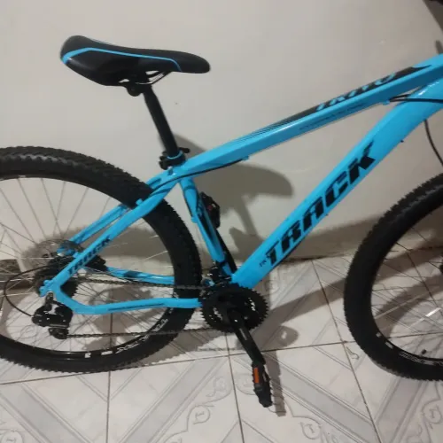 Vendo uma bicicleta alumínio track trivo aro 29 nova marcha Shimano