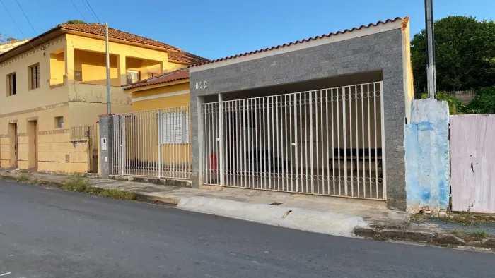 Vende-se casa no centro Carmo do Rio Claro/MG