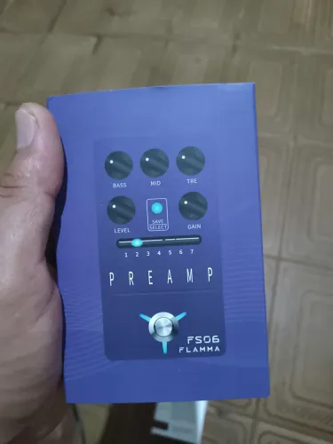 Pedal preamp com vários efeitos e overdriver pra um som forte e imcorpado muito pouco usad